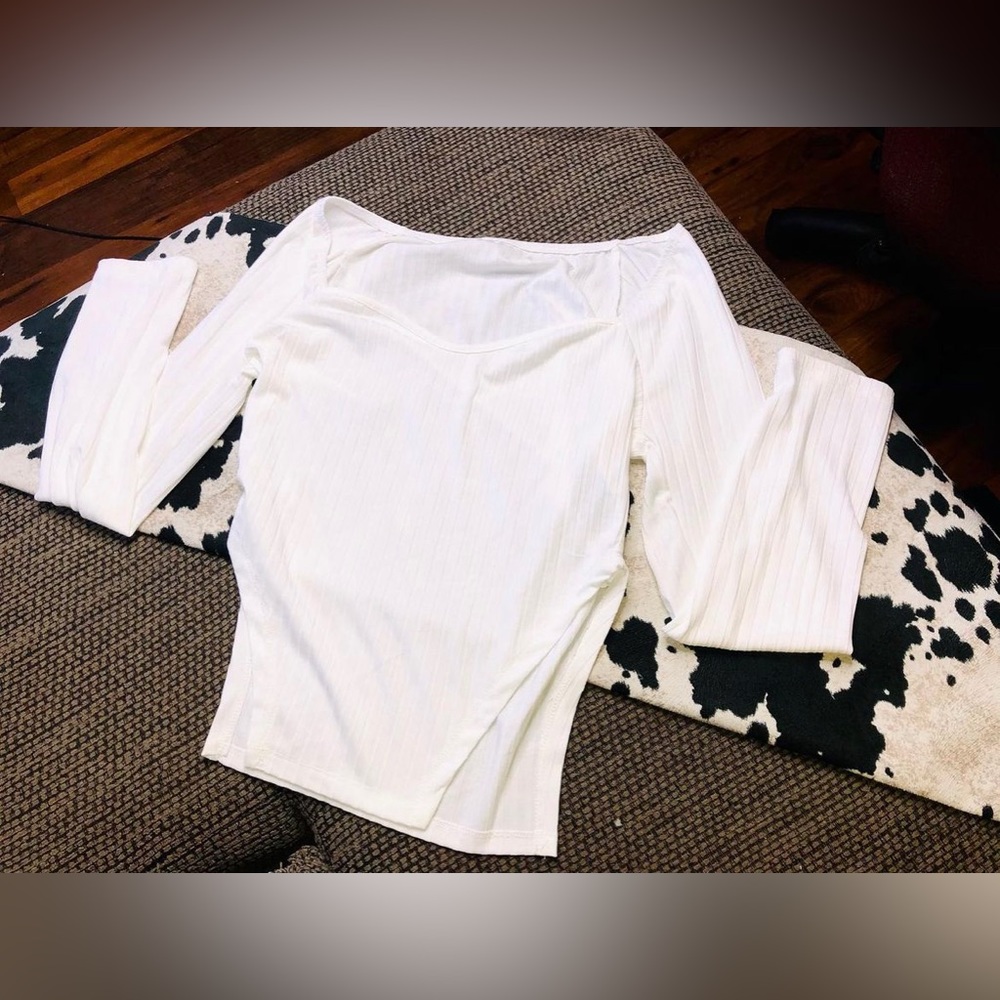 White long sleeve crop top.